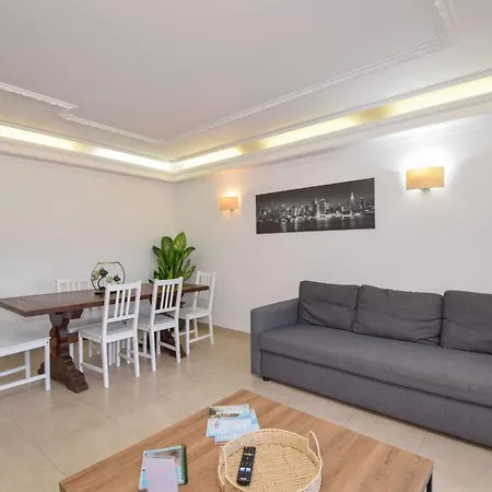 Center - 500 M From The Apartment